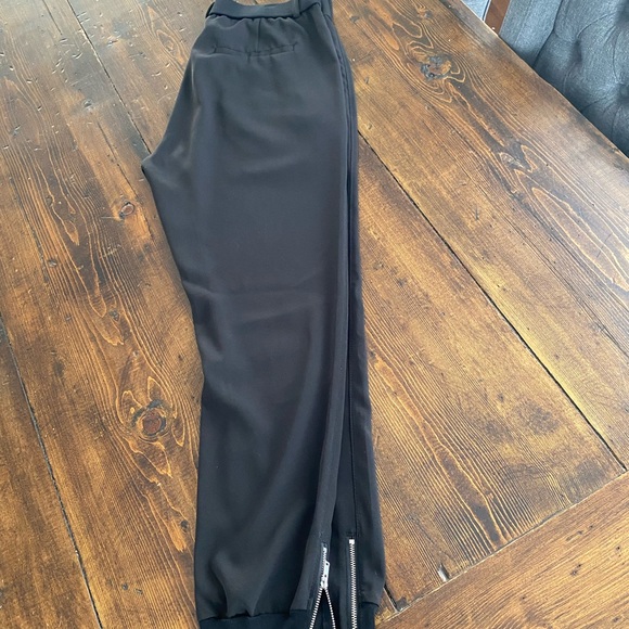 In wear dessed pants - Picture 3 of 4